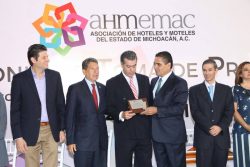 Hacer del turismo la principal actividad económica de Michoacán: Silvano Aureoles