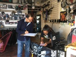 Negocios afectados por inundaciones, recibirán apoyos económicos.